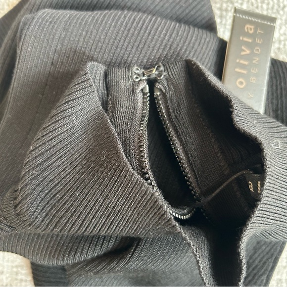 NWT Alice + Olivia Darcey Turtleneck Sweater Tank In Black, Size L - Picture 7 of 9